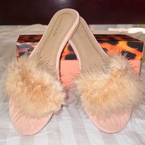 New Fuzzy tan fashion slippers